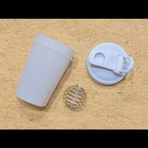 Blender Bottle Classic 20oz, White